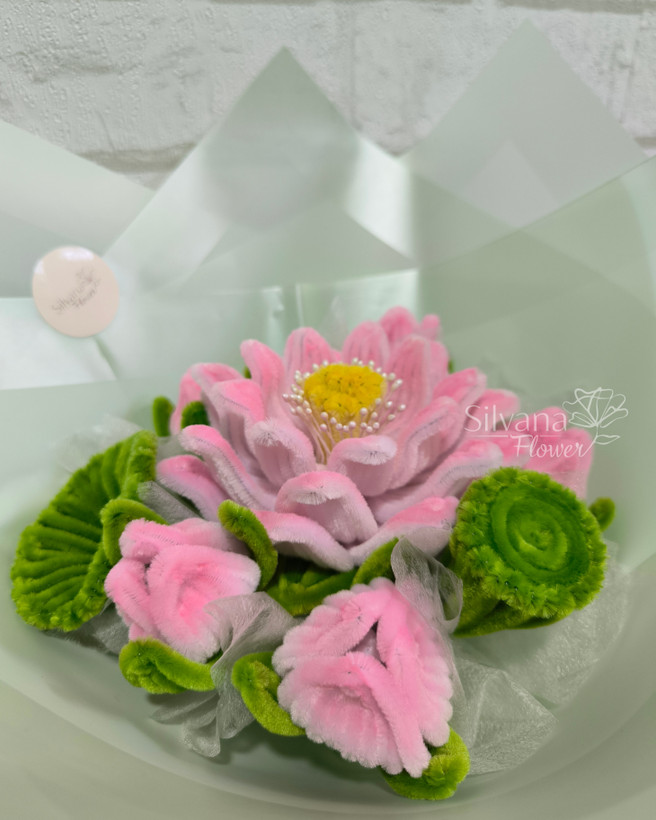 دسته گل نیلوفر آبی (کد ۱۰۱۹)