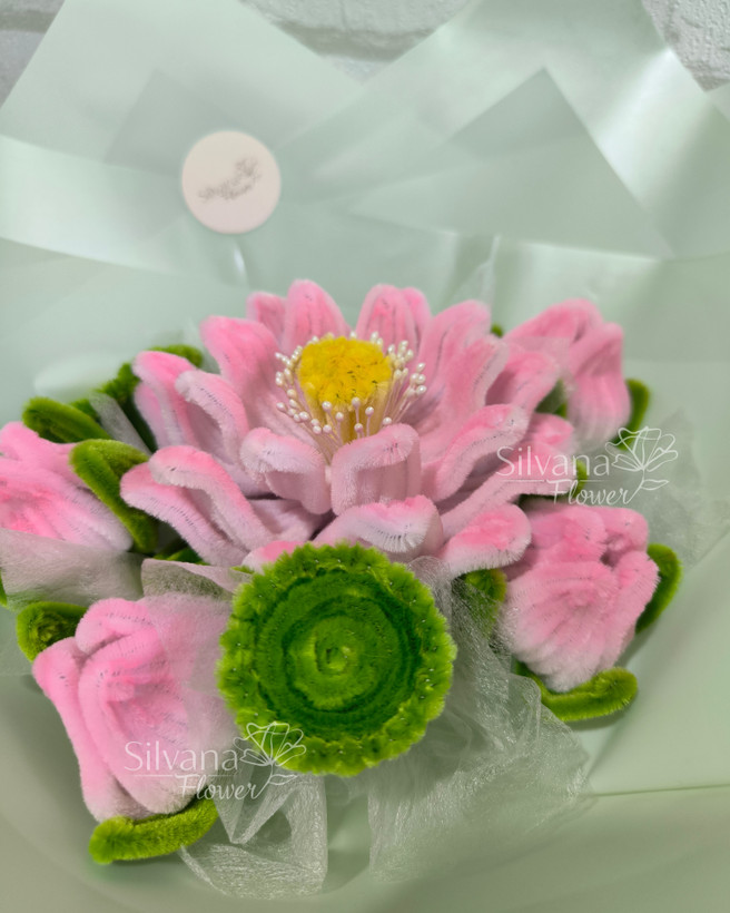 دسته گل نیلوفر آبی (کد ۱۰۱۹)