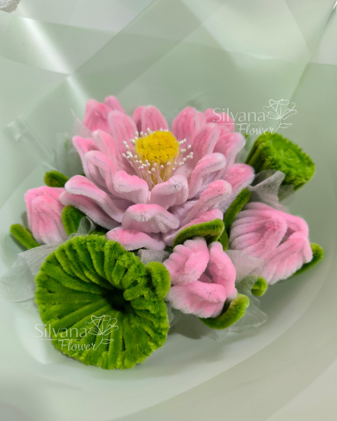 دسته گل نیلوفر آبی (کد ۱۰۱۹)